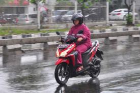 Ketika Hujan, 7 Hal Ini Perlu Diperhatikan Saat Berkendara