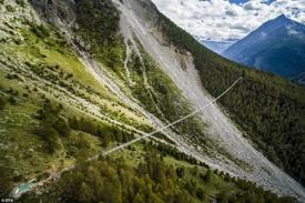 Inilah Penampakan Jembatan Gantung Yang Ada di Swiss, Berani Melewatinya?