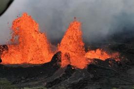 Lava Dari Gunung Api Kilauea di Hawaii Mendekati Pembangkit Listrik