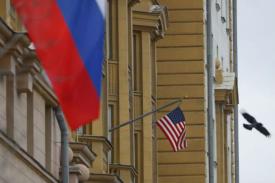 Para Diplomat AS yang Diusir Meninggalkan Moskow Karena Keracunan