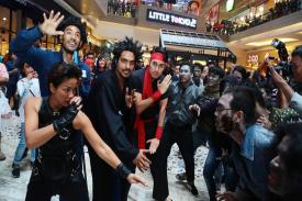 Pengunjung Mall Kasablanka Dikejutkan dengan Kehadiran Para Zombie