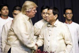 Trump Menawarkan 'Hubungan Bagus' Dengan Duterte Pada Awal KTT ASEAN