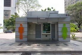 Di Kota Ini, Penjaga Toilet di Wajibkan Minimal Sarjana