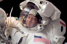 Astronot Wanita Berusia 57 Tahun kembali ke Bumi setelah Memecahkan Rekor di Luar Angkasa
