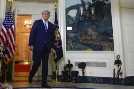 Trump: Tahanan Amerika di Korea Utara Pulang ke Rumah dengan Pompeo