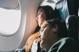 Tips Agar Bisa Tidur Nyenyak di Pesawat
