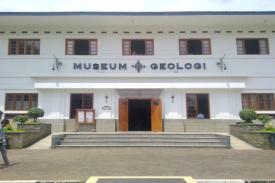 Wisata Edukatif  Di Museum Geologi Bandung
