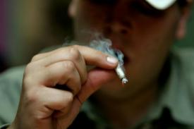 Lebih Banyak Orang Tua AS Merokok Ganja di Sekitar Anak-anak
