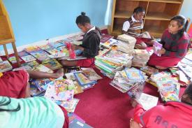 Ribuan Buku untuk Siswa Sekolah Dasar di Papua Wujud Kepedulian Terhadap Dunia Pendidikan