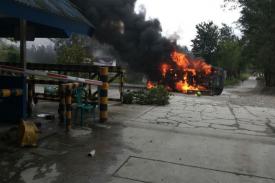 Mantan Karyawan PT Freeport Berunjuk Rasa Anarkis, 4 Mobil dan Sejumlah Motor Dibakar
