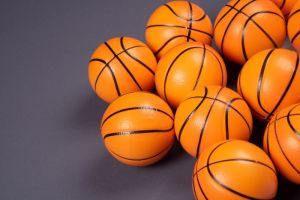 Cara Menangkap Bola dalam Permainan Basket Istilah yang Harus Anda Ketahui