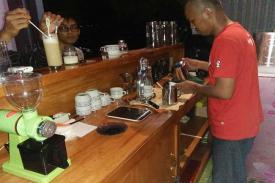 Tamong Coffee, Kedai Kopi Nusantara, Yang Taat Bersodakoh 