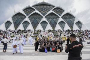 Pemprov Jabar Akan Tertibkan Getok Parkir 'Seiklasnya' di Masjid Al Jabbar