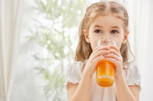 Bolehkah Anak Diberikan Minum Jus Buah? Pentingnya Kesehatan Tubuh dan Pola Hidup Sehat