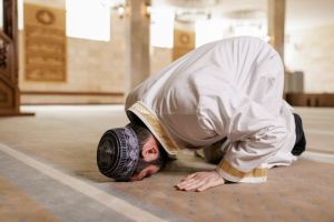 Makna Sujud dalam Solat Kedalaman Spiritual dalam Ibadah Muslim