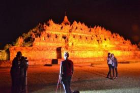 Dukung Kampanye Global â€˜Orange The Worldâ€™, Borobudur Diterangi Lampu Orange
