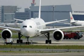 Japan Airlines Mendarat Darurat Kena Serangan Burung