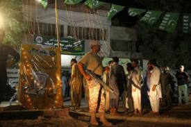 Lebih Dari 24 Orang Tewas Dalam Pemboman Pada Hari Pemilihan di Pakistan