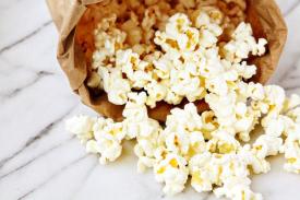 Suka Makan Popcorn? Ini 5 Manfaat yang Bisa Kamu Dapatkan