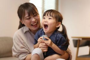 Mendidik Anak Usia 1 Tahun: Apa yang Harus Diajarkan Orang Tua?