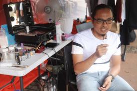 Cherry Wirawan si Tukang Rias Artis Indonesia