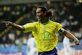 Legenda Sepakbola Dunia Ronaldinho Gantung Sepatu