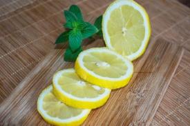 Manfaat dan Efek Samping Lemon untuk Perawatan Wajah