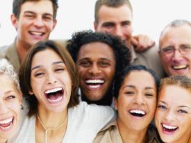 Cara Menakjubkan Tertawa Pengaruhi Kesehatan
