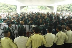 Demonstrasi Ratusan Mahasiswa Universitas Sumatera Utara Menuntut Keadilan Pendidikan