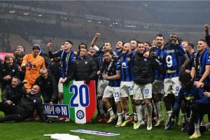 Para pemain Inter Milan merayakan gelar Liga Italia