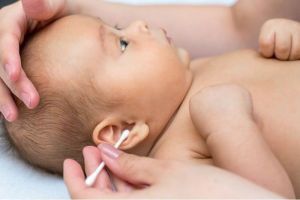 Cara Bersihkan Telinga Bayi untuk Kesehatan