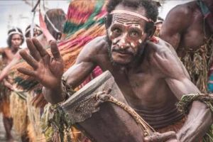 Alat Musik Tradisional Tifa Asal Papua