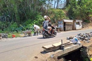 Kelompok Pemuda Merusak Pagar Jembatan Demak Demi Truk Sound Bisa Lewat
