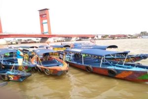 Pulang ke Bekasi Naik Perahu, Pilihan Unik Pemudik dari Ibu Kota