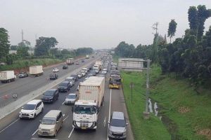 Situasi Tol Tangerang Merak Minggu Siang 7 April, Kendaraan Hanya Bergerak 3 KM Sejak Pukul 04.00 WIB