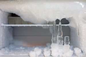 Diduga Ketiduran di Dalam Freezer, Pria Tewas di Dalam Mobil Es Krim