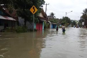 Kakek Terseret Arus Banjir Saat Mengejar Tong Sampah di Kediri