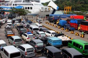 Rekor 42.145 Unit Kendaraan Menyeberang dari Pelabuhan Merak