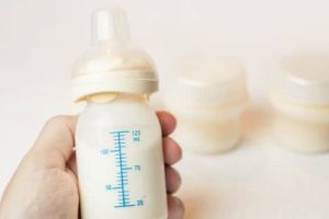 Merasa Iba, Kasir Memergoki Pria Mencuri Susu Bayi di Minimarket