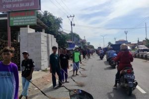 Fenomena "Penyapu Koin" di Jalan Raya Indramayu, Polisi Tertibkan karena Berbahaya