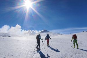 Bermain Ski di Gunung Etna, Gunung Berapi Tertinggi dan Teraktif di Eropa