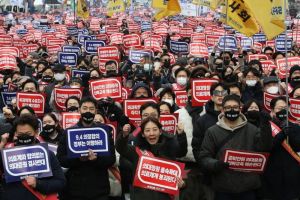 Dokter Korea Selatan: Jika Pemerintah Tak Mau Ngalah, Sistem Perawatan Runtuh