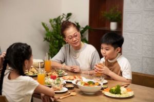 Membangun Hubungan Positif antara Anak dan Makanan Sehat
