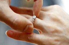 Tips Memilih Cincin Berlian untuk Pertunangan dan Pernikahan