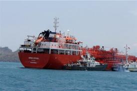 Kapal Patroli Pertamina di Pelabuhan Semayang Balikpapan Terbakar, Dua Orang Tewas