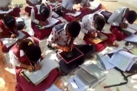 Unik, Ratusan Siswa di Salah Satu Sekolah di India Pandai Menulis dengan Kedua Tangannya