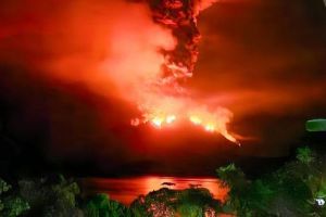 Abu Vulkanik Gunung Ruang Ganggu Penerbangan