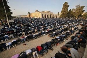 Idul Fitri: Kebahagiaan dan Kekompakan Umat Muslim di Tengah Tragedi