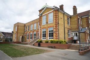 Keputusan Pengadilan Inggris tentang Larangan Doa di Sekolah London