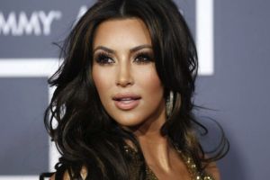 Curhat Kim Kardashian Tentang Kebiasaan Uniknya Saat Tidur dan Pakai Perhiasan
